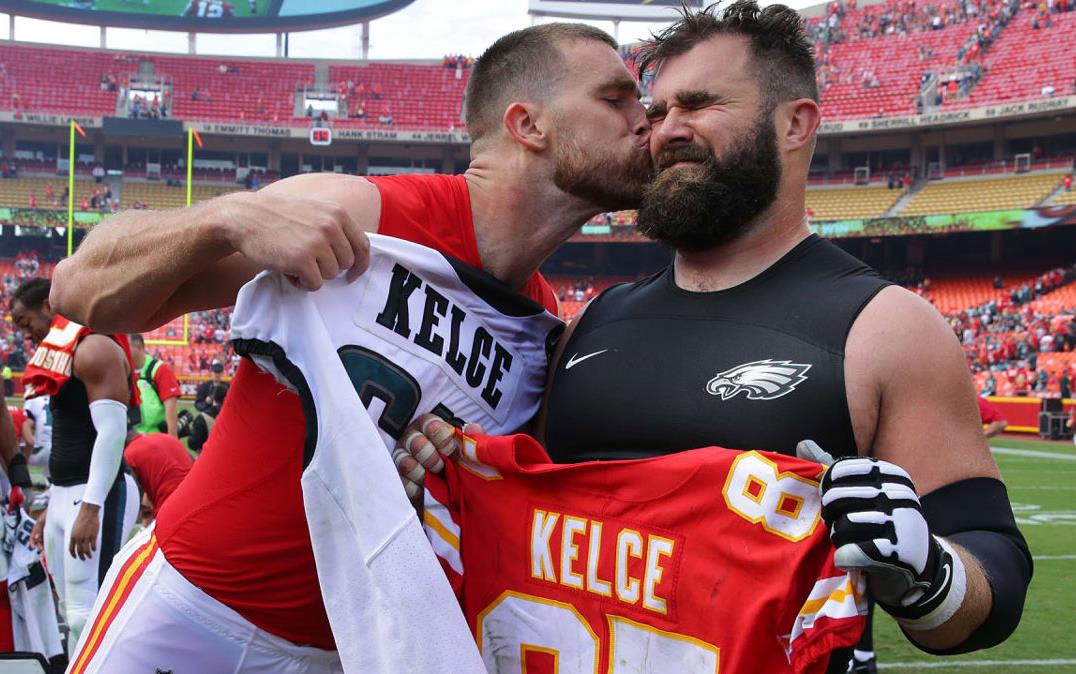 2023-Super-Bowl-Kelce-Brothers holding their jerseys and kissing