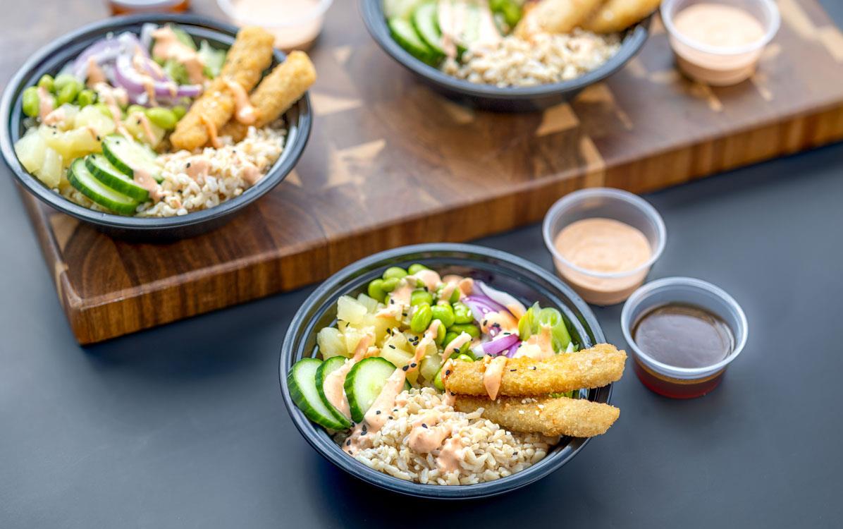 Hawaiian-Poke-Bowls on table and cutting board