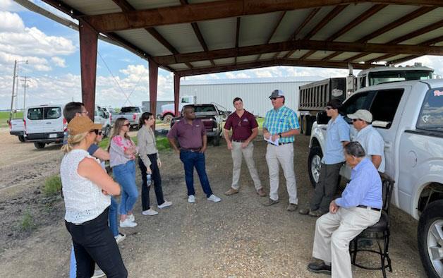 Congressional-Staff-in-MS,-group-in-farm-shop