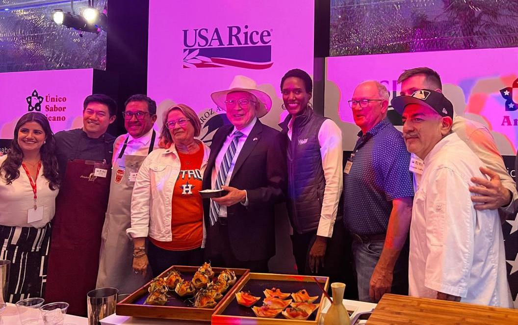 USA-Rice-at-USDA-Event-in-MX-City, group shot in front of table filled with rice dishes