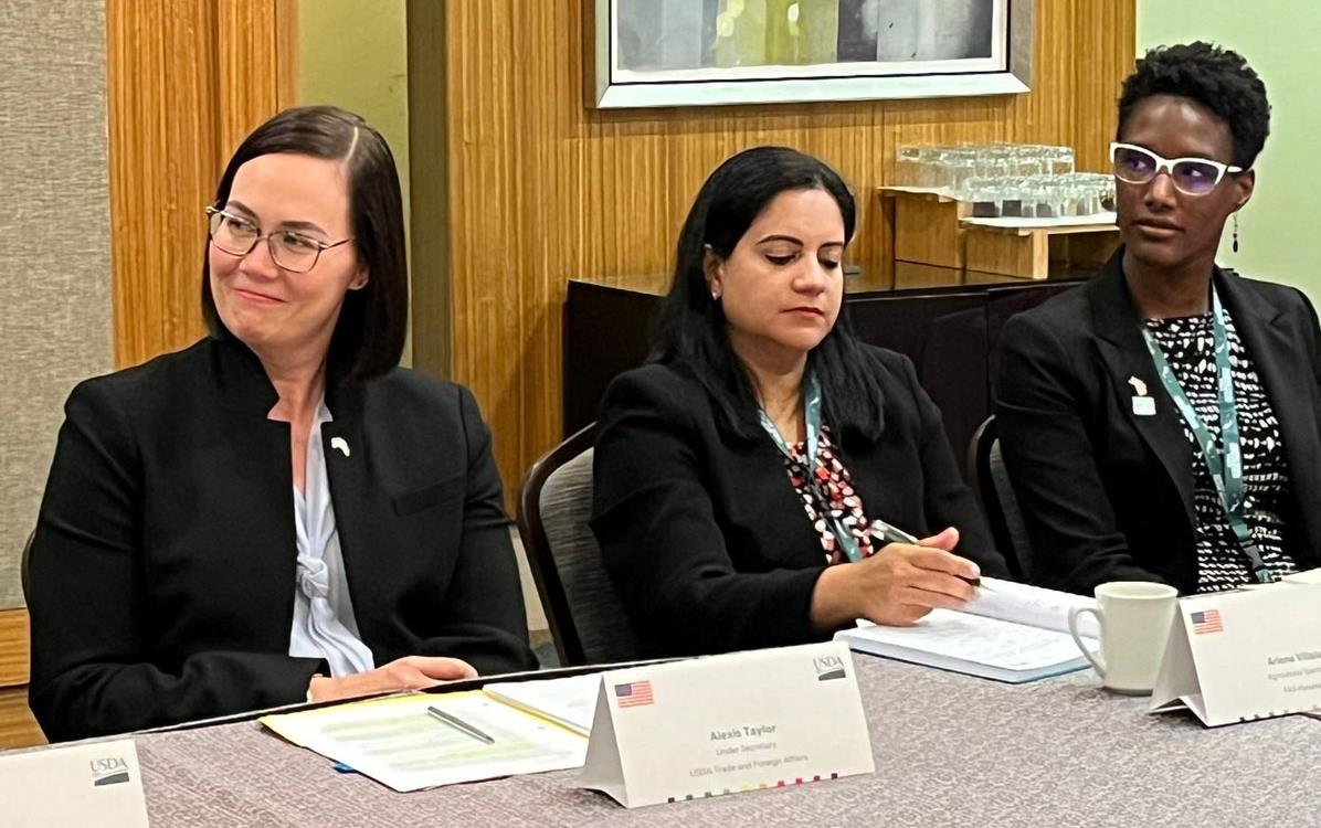 Three women in business suits sit at table during Panama-Trade-Mission