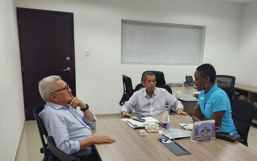 Asiha Grigsby-seated at table-with-Colombian-importers