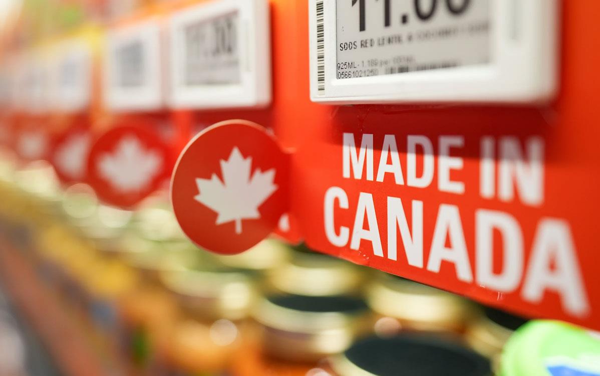 Canadian-Maple-Leaf-logo-on-grocery store-shelf