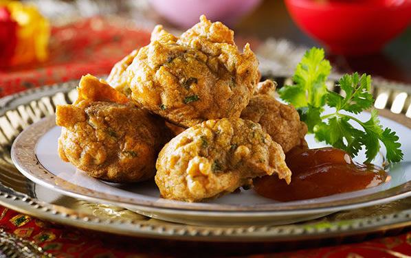 Muthiya with mango chutney 