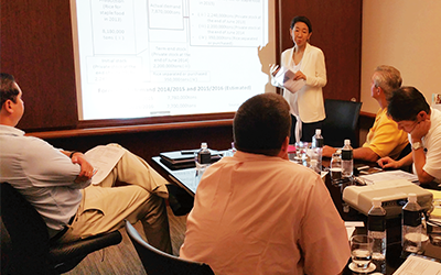 Yumi Kojima giving presentation to US exporters in 2015