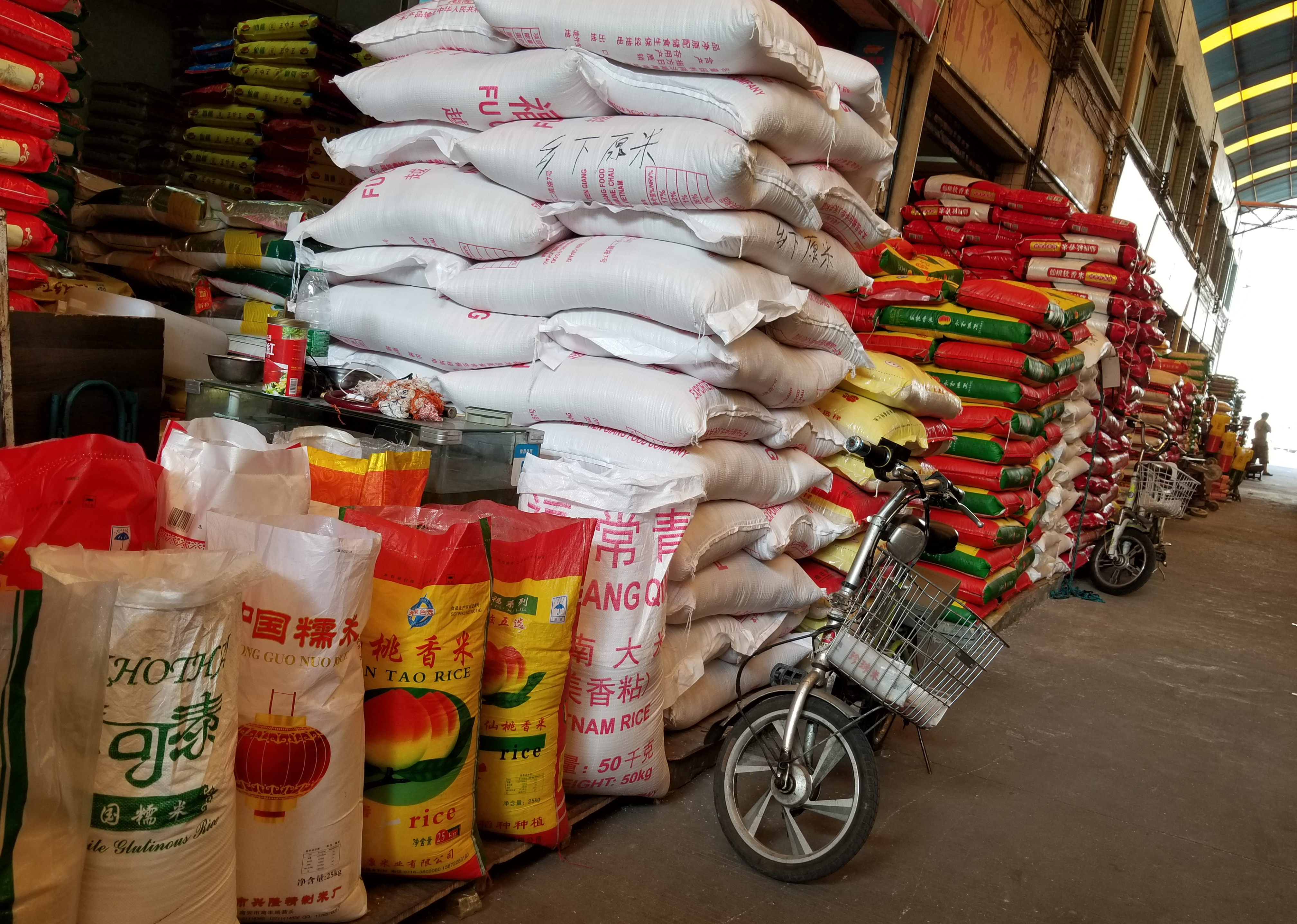Grain and oil wholesale market in Guangzhou