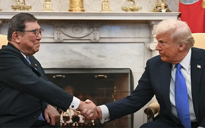 Japanese Prime Minister Shigeru Ishiba & Trump hand shake in Oval Office, WSJ photo