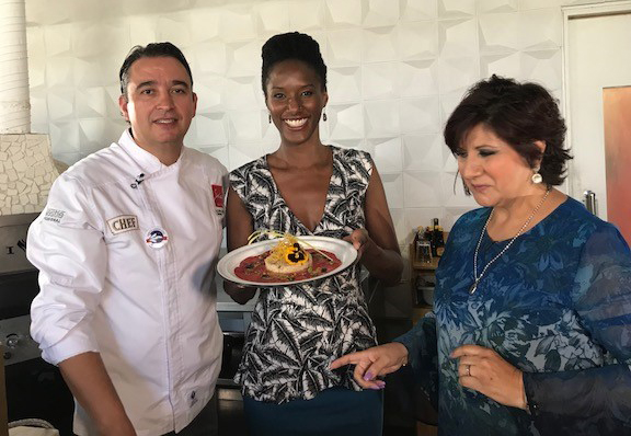 2018 Mexico Tour, group shot with Chef Azari, Asiha Grigsby, Paty Buenavides holding rice dish