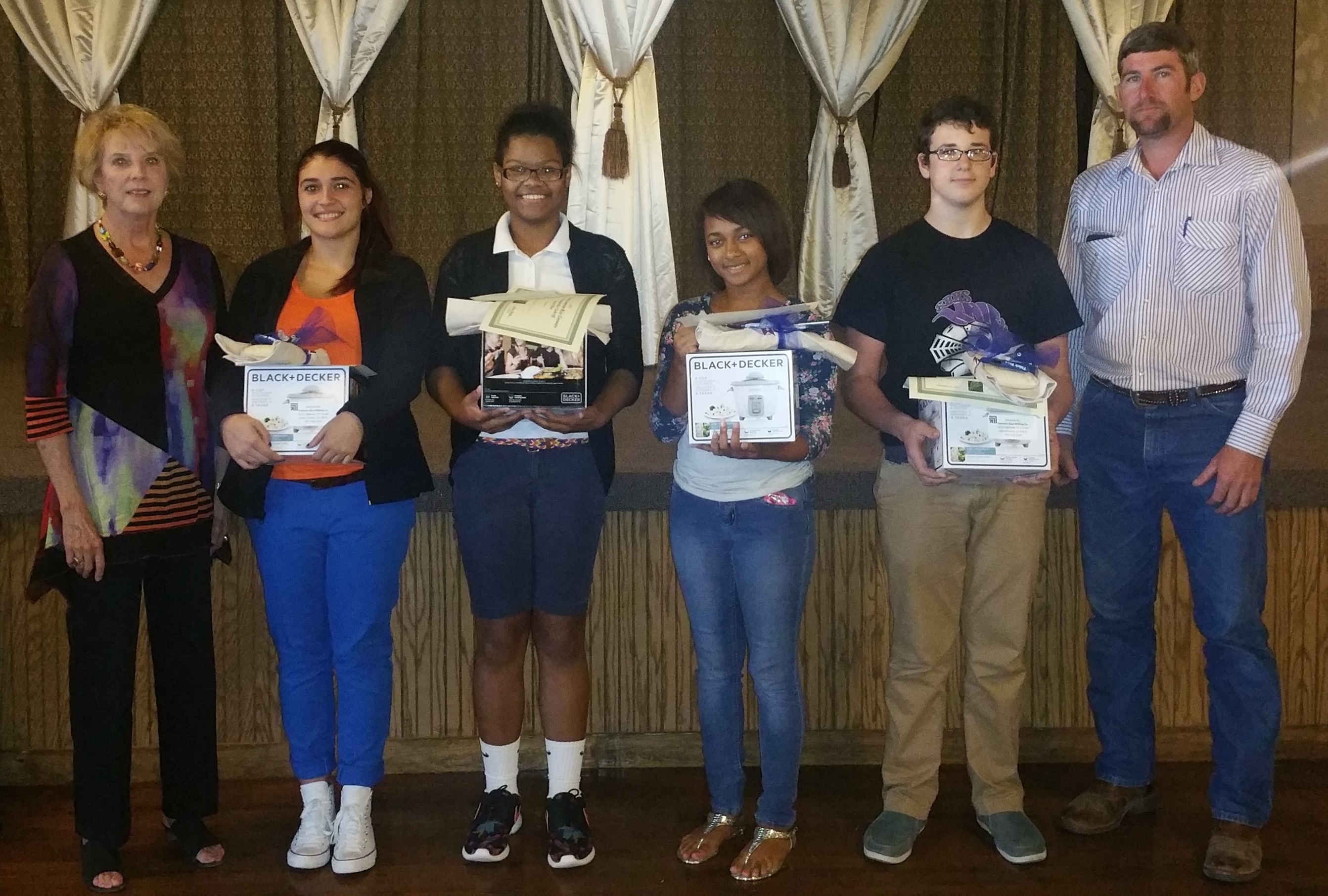 Cal-Cam Rice Cook-Off Winners 2015 hold rice cookers and certificates