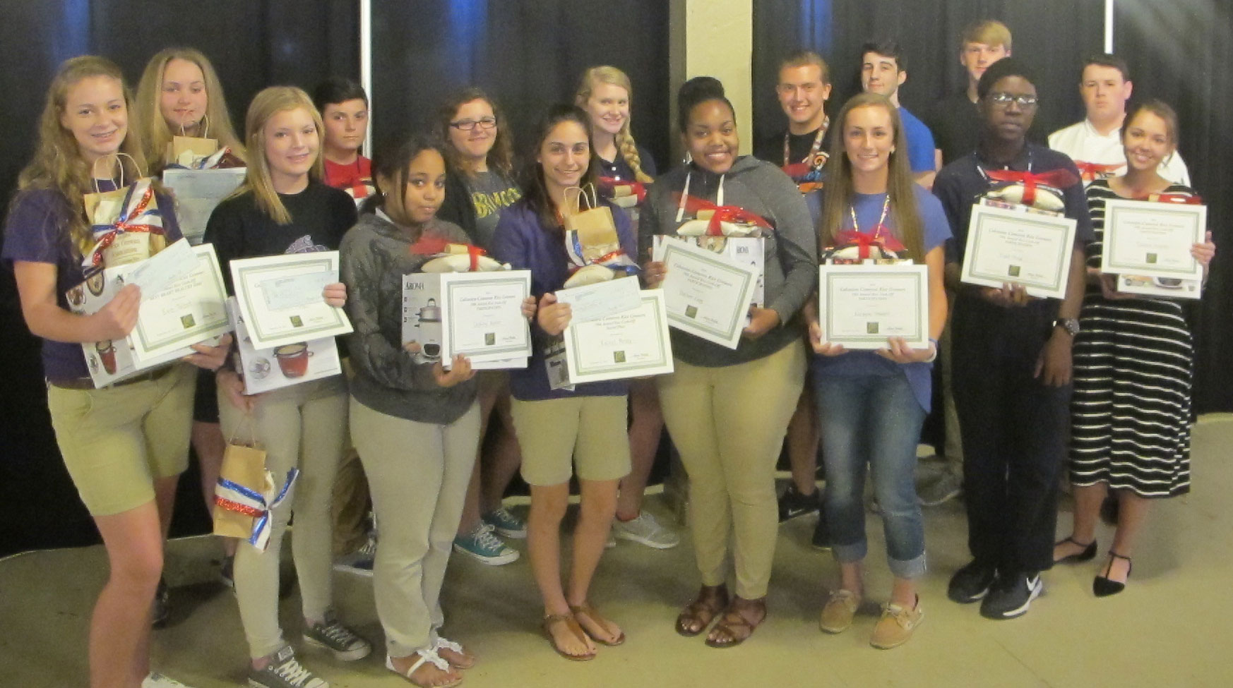 2016 Cal-Cam-NRM-Cookoff-Contestants, group shot of students with rice cookers and certificates