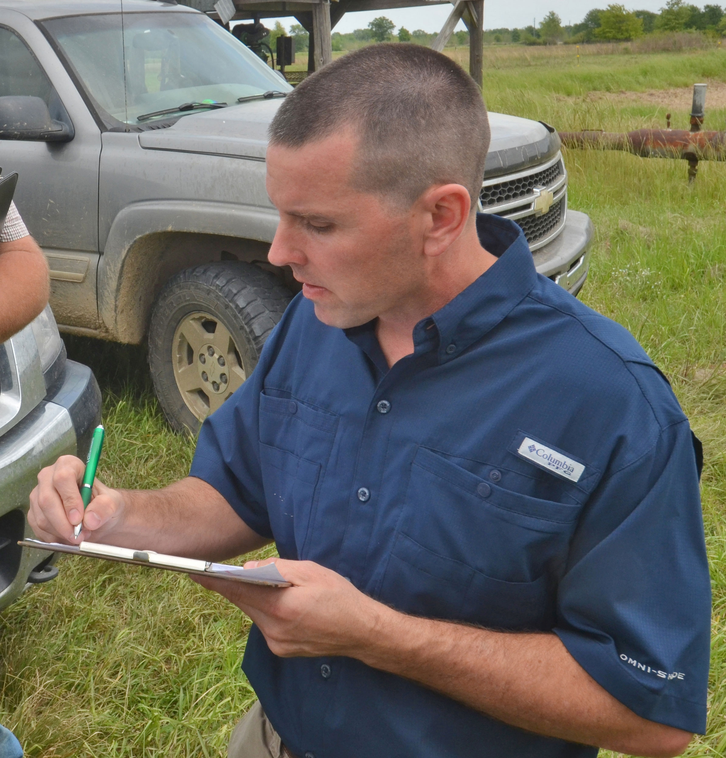 Dustin-Harrell-taking-notes on clipboard