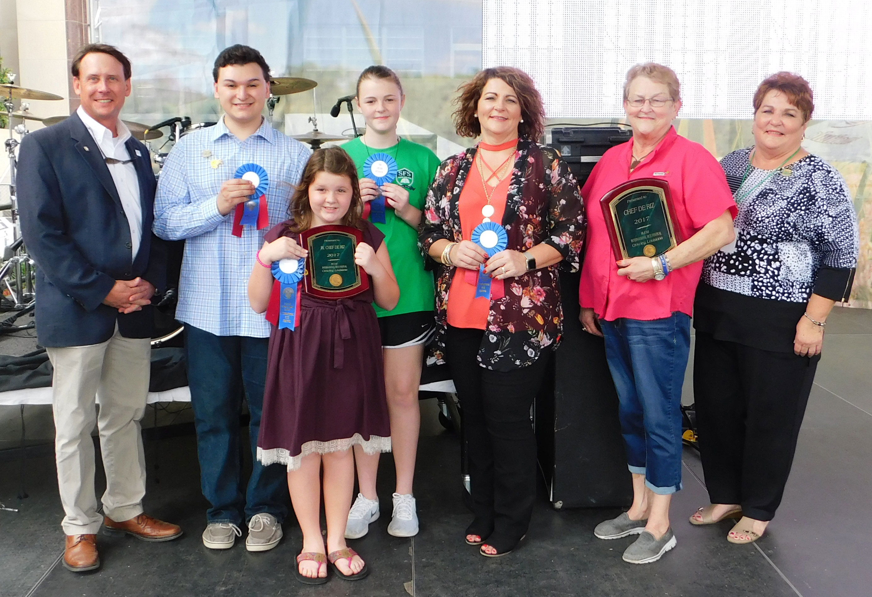2017 LA-Chef-de-Riz-Contest-Winners, group shot holding awards
