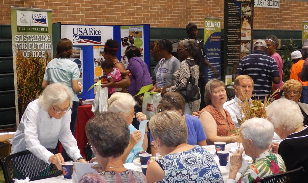 MS-Delta-Rice-Luncheon, people eating & looking at USA Rice booth